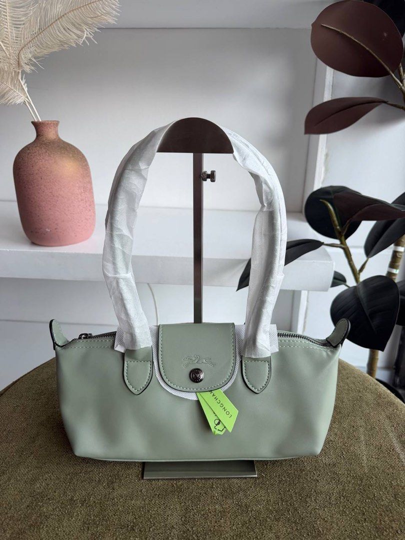LC Eastwest Baguette Bag (Category: Shoulder Bags) located in Binan City. Submitted by pinkykeenshop (Listing ID 1468396945, Image 1). Description: .