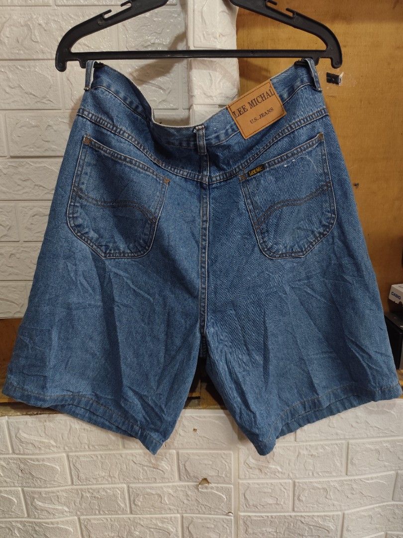Lee Michal jorts (Category: Shorts) located in Kabacan. Submitted by thriftpingts (Listing ID 1468316194, Image 2). Description: Lee michal jorts Condition: 10/10 Color rate : 10/10 Waist: 38-40 Length: 21 Hem: 11 Washtags: ✅ Issue: ❌.