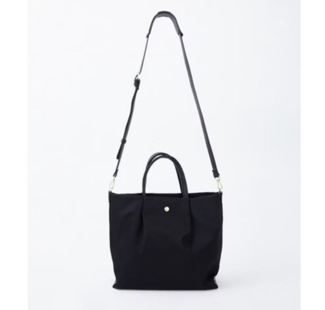 Legato Largo 2 Way Lightweight Waterproof Handbag (Category: Shoulder Bags) located in Manila. Submitted by jen_corner (Listing ID 1468306449, Image 1). Description: Legato Largo 2 Way Lightweight Waterproof Handbag Size : 27.5 * 24 * 10 CM Handle Length : 29 CM Strap Length : 84-129 CM Material : Nylon.