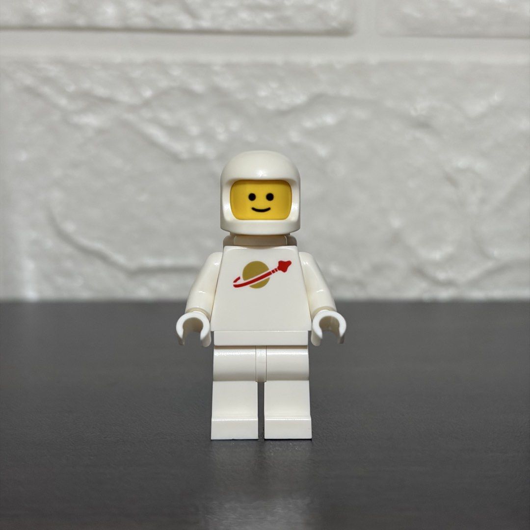 LEGO Spaceman (Category: Lego & Building Sets) located in Pasig City. Submitted by brickedlucas (Listing ID 1468287522, Image 1). Description: Spaceman minifig MINT ₱350.