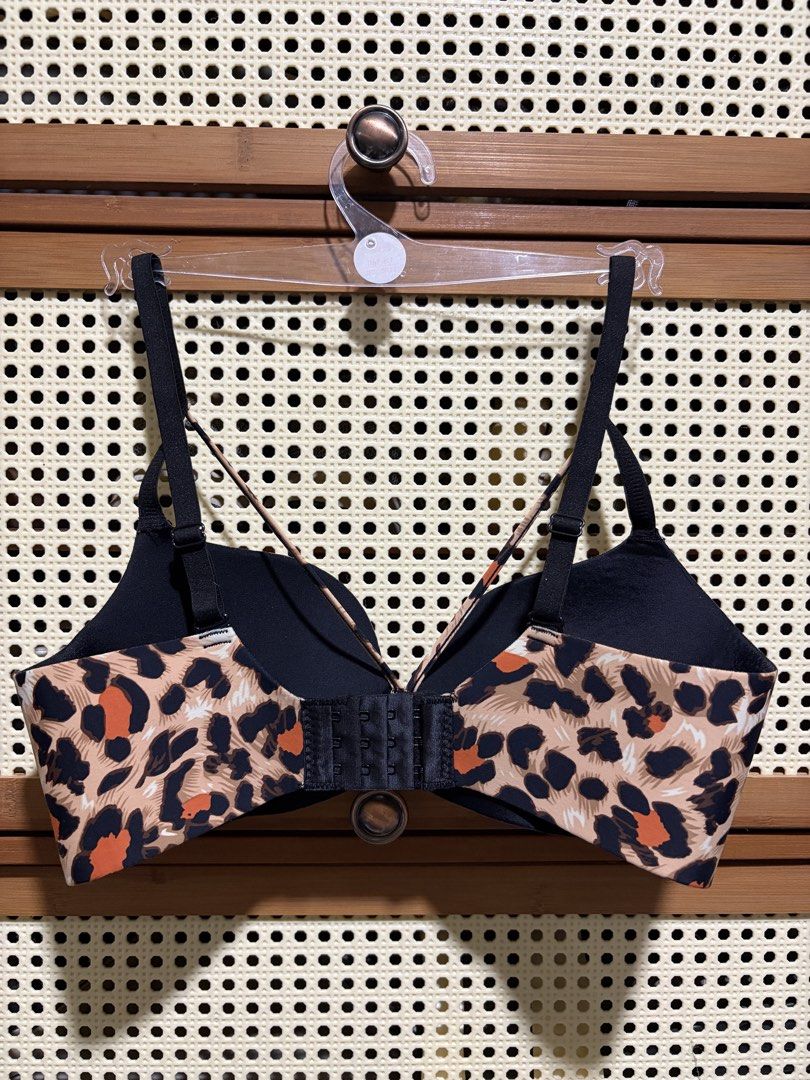 Leopard Print Bra Size 34/75B (Category: Undergarments & Loungewear) located in Pasig City. Submitted by jenfiles (Listing ID 1468439490, Image 3). Description: - Size: 34/75B - Design: Bold leopard print in shades of brown, black, and orange - Straps: Black adjustable straps featuring trendy multi-way front detailing - Support: Underwire cups for a flattering lift and shape - Closure: Classic black fabric back band with hook-and-eye closure.
