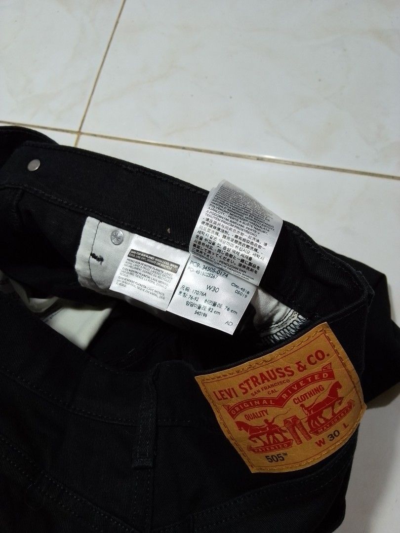 Levi's 505 Short (Category: Shorts) located in Mabalacat. Submitted by zero2mthrift (Listing ID 1468323674, Image 3). Description: Size 30 waistline As new condition No flaws 10/10 Color rate Complete tags and details Location: Pampanga.