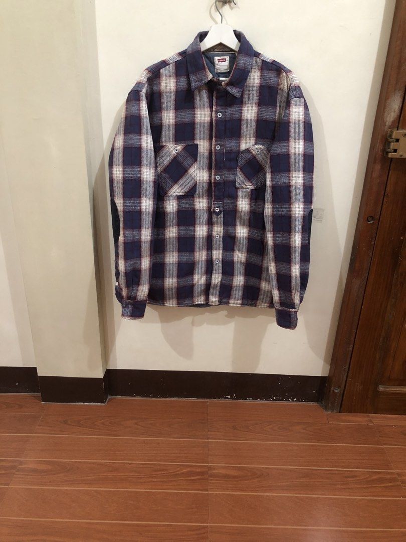 Levi’s Chequered Jacket (Category: Coats, Jackets and Outerwear) located in Oas. Submitted by alithrifthunter (Listing ID 1468355293, Image 2). Description: .