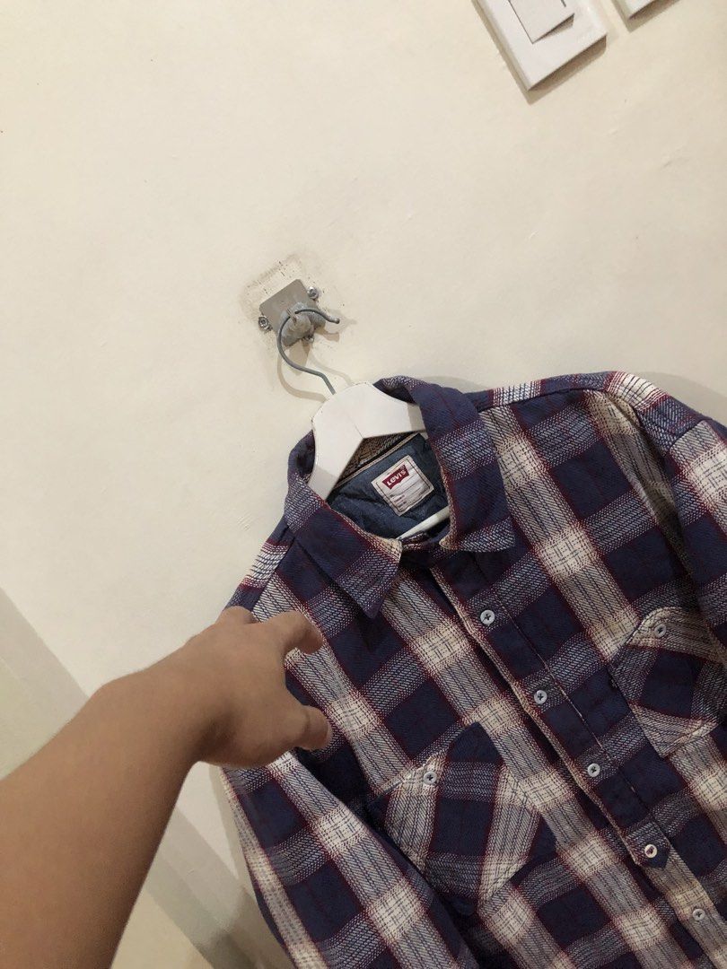 Levi’s Chequered Jacket (Category: Coats, Jackets and Outerwear) located in Oas. Submitted by alithrifthunter (Listing ID 1468355293, Image 3). Description: .