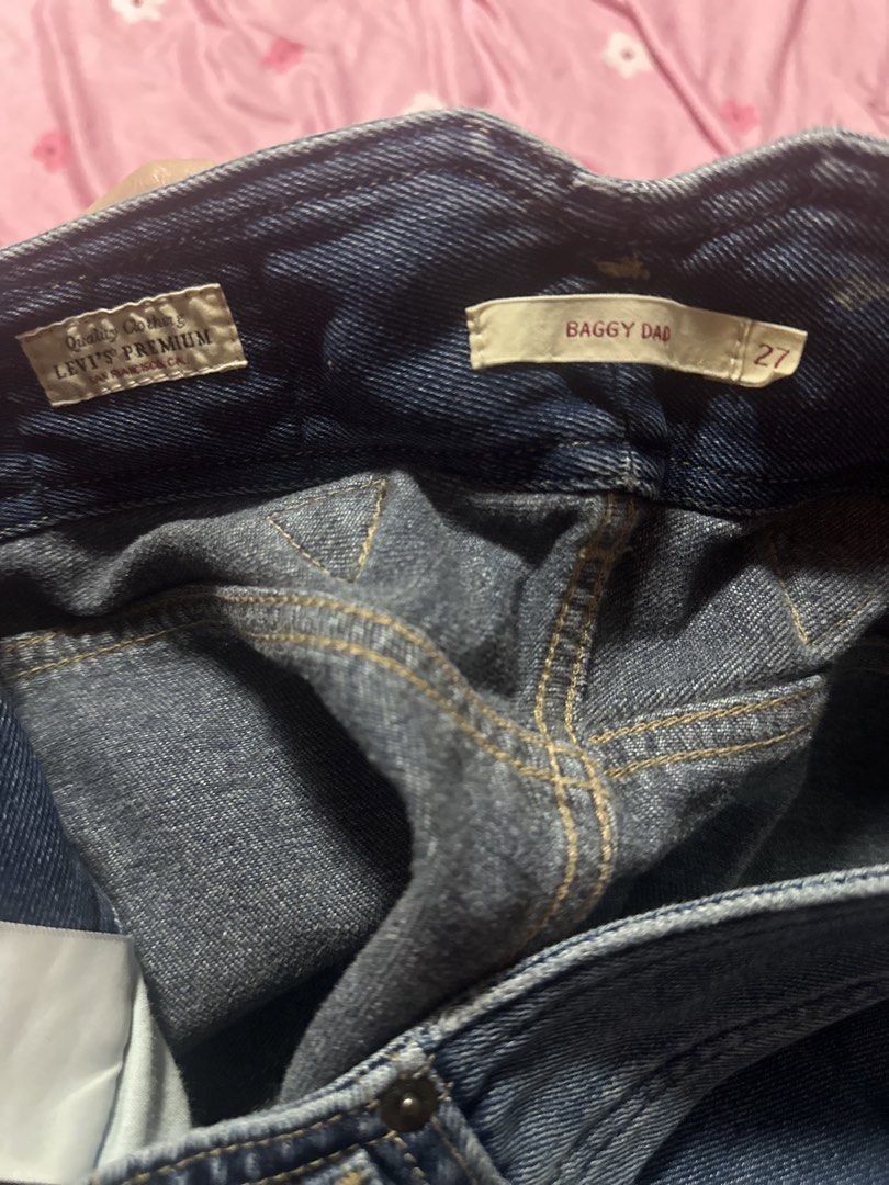 Levi’s Cinch Back Jeans (Category: Jeans) located in Pasig City. Submitted by s4sayaki (Listing ID 1468439329, Image 3). Description: -29 actual waistline.
