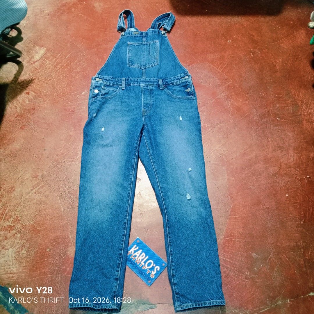 LEVI'S DENIM BIB OVERALLS (Category: Other Bottoms) located in Davao. Submitted by karlosthriftshop (Listing ID 1468481845, Image 2). Description: ₱980 FREE SHIPPING THRU J &T LEVI'S DENIM BIB OVERALLS MADE IN SRI LANKA NON-STRETCH SLIM STRAIGHT FACTORY DISTRESS DESIGN LARGE ON TAG ACTUAL MEASUREMENT PLEASE CHECK ATTACHED PHOTOS USED,IN VERY GOOD CONDITION,NO ALTERATION X COD/COP PAYMENT 1ST MOP:GCASH.