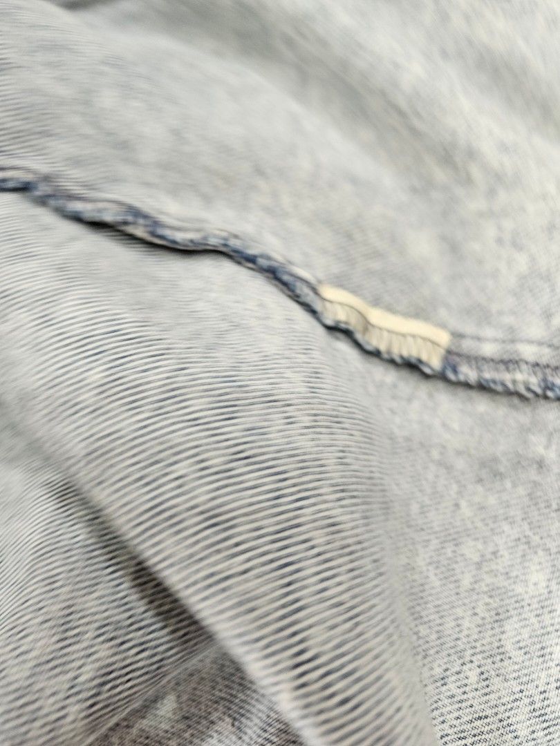 Levis Denim Jacket (Category: Coats, Jackets and Outerwear) located in Baguio. Submitted by kayeonlineshop (Listing ID 1468349405, Image 3). Description: -tags was removed.