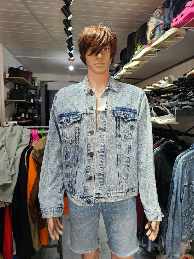 Levis Denim Jacket (Category: Coats, Jackets and Outerwear) located in Baguio. Submitted by kayeonlineshop (Listing ID 1468349405, Image 1). Description: -tags was removed.