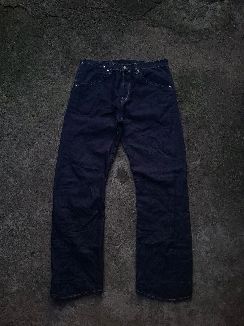 LEVI'S ENGINEERED DARK INDIGO PANTS (Category: Jeans) located in Manila. Submitted by bonaobrag55538 (Listing ID 1468339033, Image 2). Description: DIMES: 34*43*10 EXCELLENT CONDITION NO ISSUE.