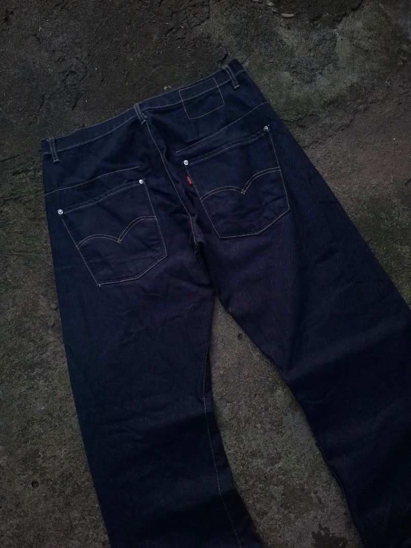 LEVI'S ENGINEERED DARK INDIGO PANTS (Category: Jeans) located in Manila. Submitted by bonaobrag55538 (Listing ID 1468339033, Image 3). Description: DIMES: 34*43*10 EXCELLENT CONDITION NO ISSUE.