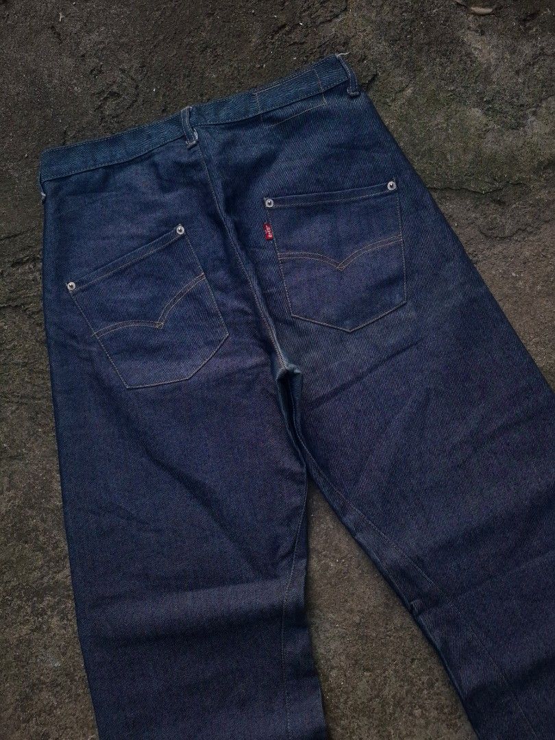 LEVI'S ENGINEERED DENIM SUIT PANTS - SIZE: 32 (Category: Jeans) located in Manila. Submitted by bonaobrag55538 (Listing ID 1468339534, Image 3). Description: DIMES: 32*43*9.5 EXCELLENT CONDITION NO ISSUE.