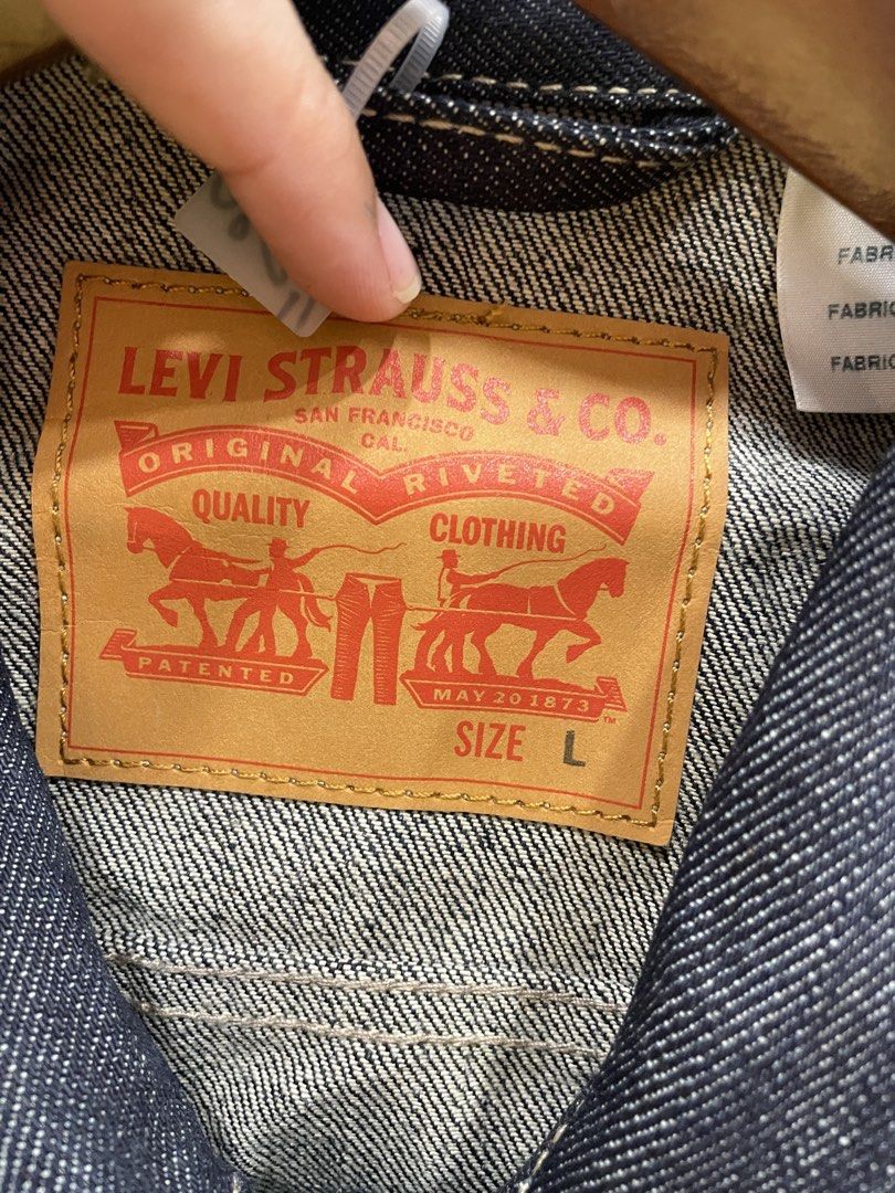 Levi’s jacket (Category: Coats, Jackets and Outerwear) located in Lucena. Submitted by riyizthriftz (Listing ID 1468330360, Image 3). Description: Levi’s denim jacket Size large Excellent condition .