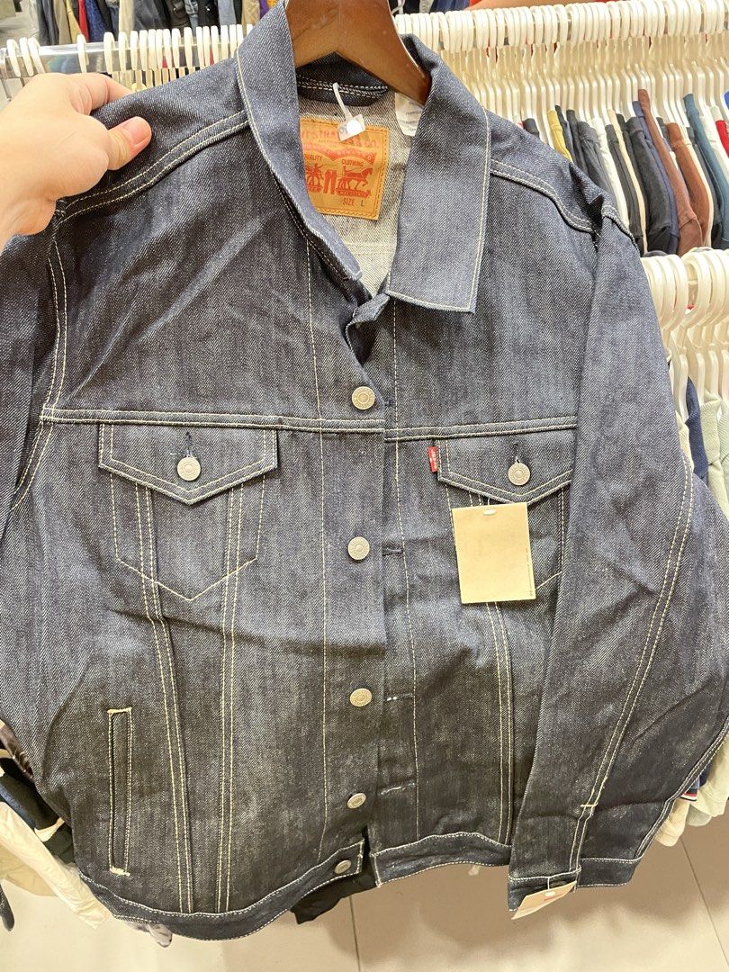 Levi’s jacket (Category: Coats, Jackets and Outerwear) located in Lucena. Submitted by riyizthriftz (Listing ID 1468330360, Image 2). Description: Levi’s denim jacket Size large Excellent condition .