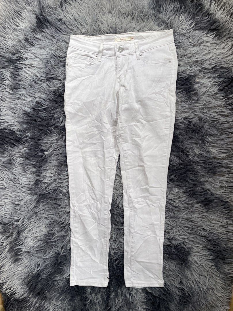 Levi’s jeans (Category: Jeans) located in Daraga. Submitted by pangs192325 (Listing ID 1468375074, Image 2). Description: Levi’s jeans Stretch Size 24-26 Excellent condition No issues ₱450 Location Bicol Albay .