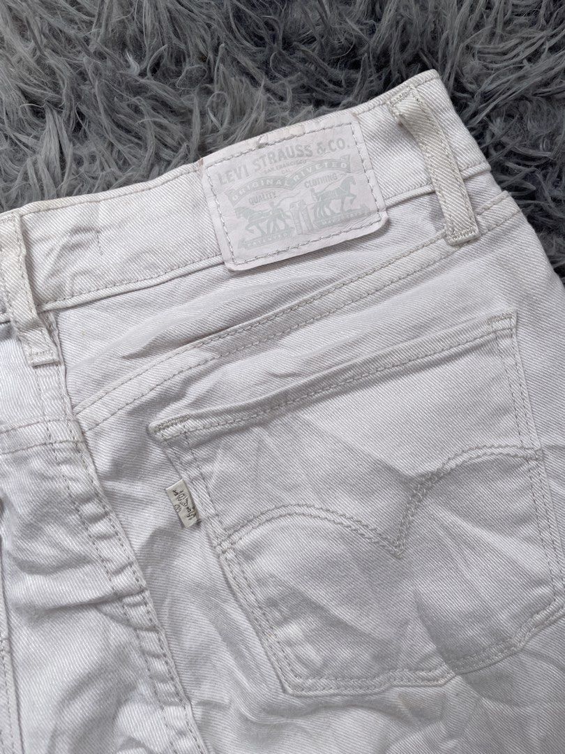 Levi’s jeans (Category: Jeans) located in Daraga. Submitted by pangs192325 (Listing ID 1468375074, Image 1). Description: Levi’s jeans Stretch Size 24-26 Excellent condition No issues ₱450 Location Bicol Albay .
