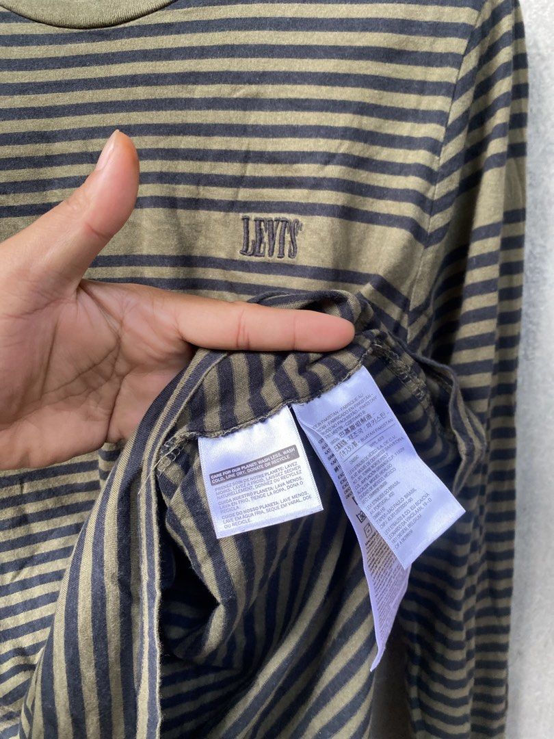 Levis long sleeve (Category: Hoodies) located in Dipolog. Submitted by wazienwathskin (Listing ID 1468346017, Image 3). Description: Want to sell 🚨 📌Levis •authentic •excellent •size : 28L x 21W •olive green •embroidered logo on the chest •no issue Loc : Mindanao open for vouch / vc ..