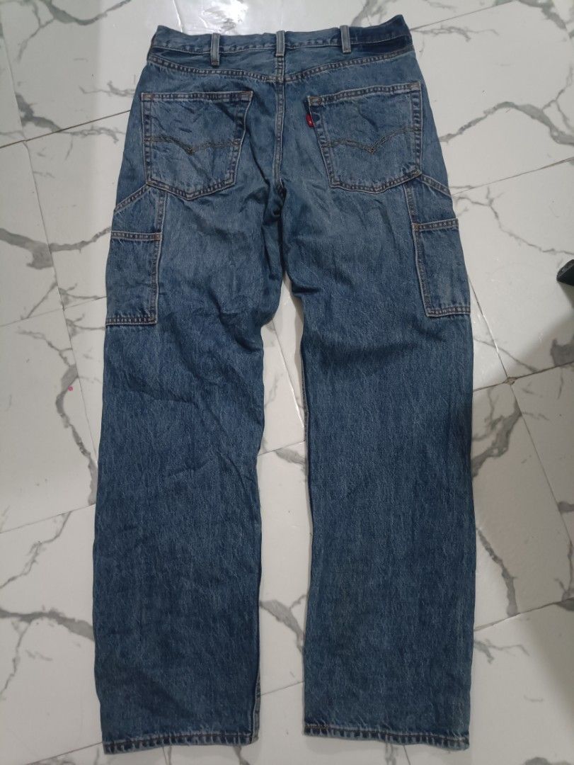 LEVIS LOOSE FIT DOUBLE KNEE CARPENTER PANTS (Category: Jeans) located in Calbayog City. Submitted by tetoysthrift89 (Listing ID 1468365103, Image 3). Description: LEVIS LOOSE FIT DOUBLE KNEE CARPENTER GOOD CONDITION WAIST 33-34 LENGTH 43 LEG OPENING 8 ISSUE MISSING PATCH & SCRATCHES SA HEM ALSO REPAIR BULLET HOLE SEE PIC.
