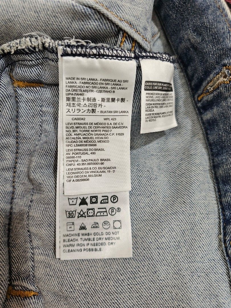 Levi's Original Trucker Jacket. (Category: Coats, Jackets and Outerwear) located in Baguio. Submitted by kayeonlineshop (Listing ID 1468349756, Image 3). Description: classic light-wash blue denim jacket featuring a button-front closure, dual chest flap pockets, and a signature red Levi's tab.