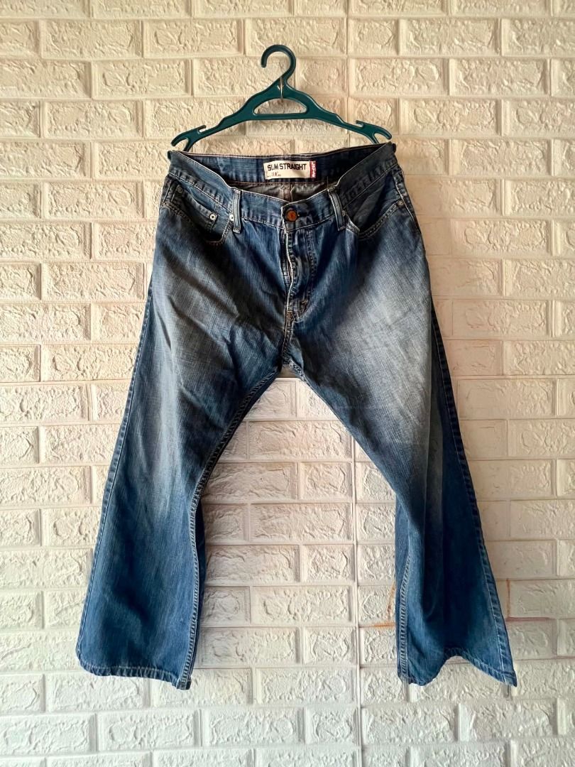 Levis Pants/Jeans Aspack (Category: Jeans) located in Cebu City. Submitted by chrisjayma26571 (Listing ID 1468325650, Image 3). Description: Both size 33.