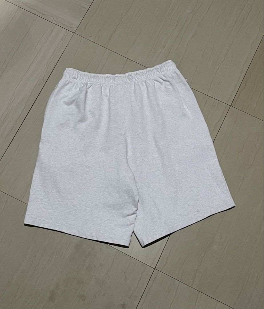 Li ning shorts (Category: Shorts) located in Talisay. Submitted by arabell21 (Listing ID 1468457627, Image 2). Description: Good as new condition W30-38 L21 HEM13 Color rate 10/10 Issue on last pic very minimal stains.