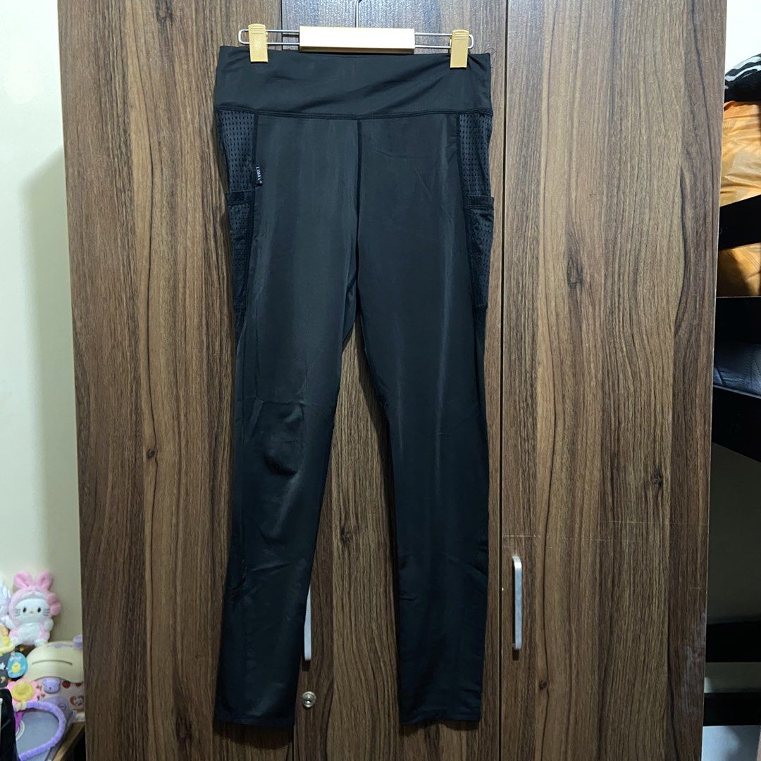 Limax Black Athletic Leggings with Side Pockets (Category: Activewear) located in Marikina City. Submitted by jeliie (Listing ID 1468423435, Image 1). Description: No issue stretchable s-m size.