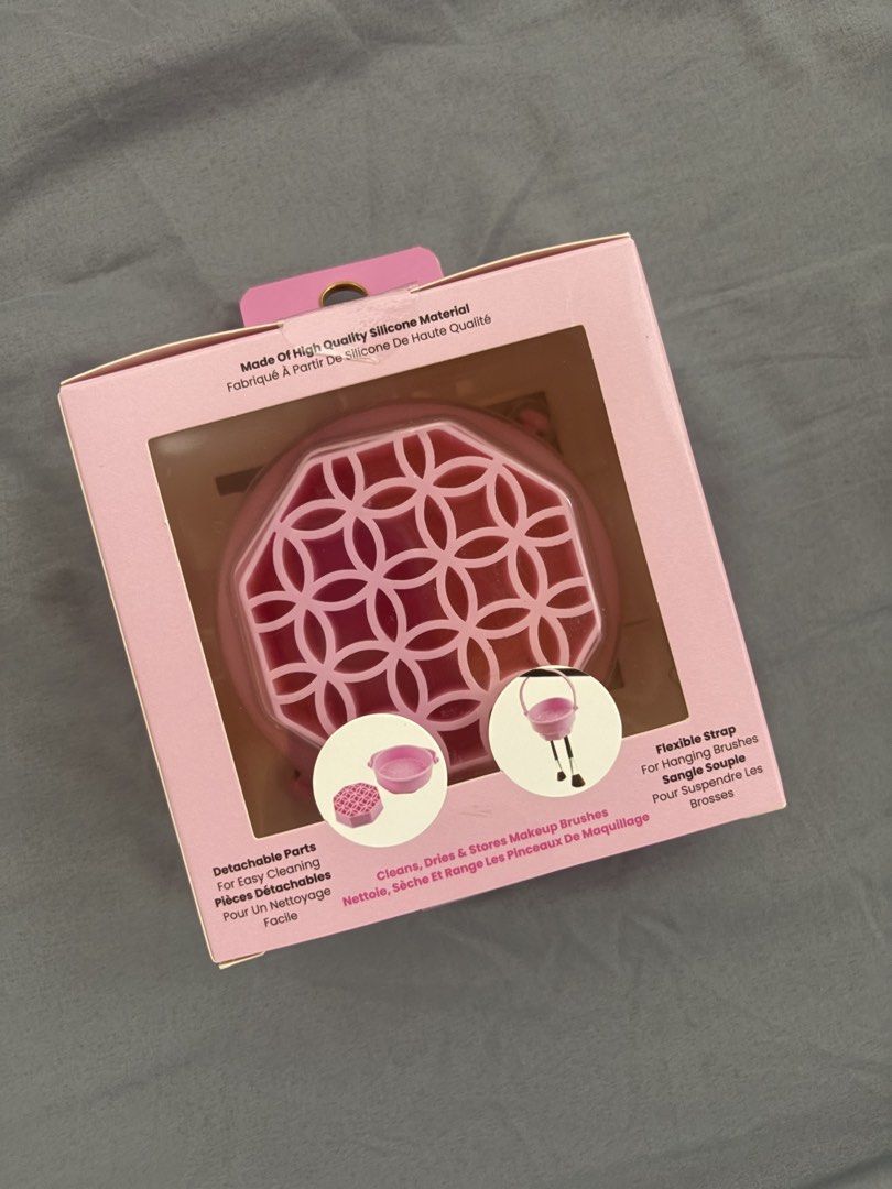 Lindo Makeup Brush Cleaner Pink (Category: Makeup) located in Manila. Submitted by izzmya (Listing ID 1468346326, Image 2). Description: - Brand: Lindo - Color: Pink - Material: High-quality silicone with detachable parts - Function: Cleans, dries, and stores makeup brushes - Extra Feature: Flexible strap for hanging brushes upside down - Condition: Brand new in original box.