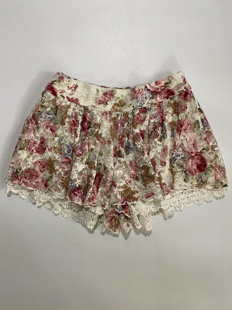 Liz lisa sukapan (Category: Shorts) located in Dumangas. Submitted by hakdoooog (Listing ID 1468463593, Image 1). Description: Vintage 'Liz Lisa' floral lace-layered sukapan Size: W 25-35, L 14, R 12 Minimal color transfer Mine ₱850 Steal ₱950 Grab ₱1,000 ₱50 increment LOCK ₱2,500 END OF M/S/G/BID/LOCK - OCTOBER 17 TOMORROW AT 6:00PM.