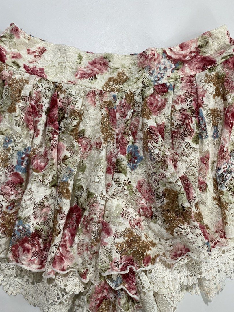 Liz lisa sukapan (Category: Shorts) located in Dumangas. Submitted by hakdoooog (Listing ID 1468463593, Image 3). Description: Vintage 'Liz Lisa' floral lace-layered sukapan Size: W 25-35, L 14, R 12 Minimal color transfer Mine ₱850 Steal ₱950 Grab ₱1,000 ₱50 increment LOCK ₱2,500 END OF M/S/G/BID/LOCK - OCTOBER 17 TOMORROW AT 6:00PM.