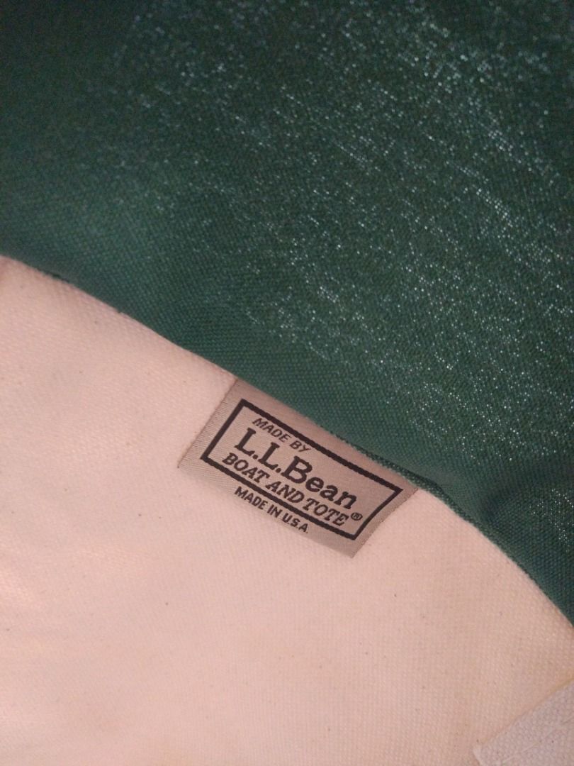 LL Bean Tote Bag (Category: Luxury Bags & Wallets) located in Pasay City. Submitted by denimdude.ph (Listing ID 1468349033, Image 3). Description: made in USA expandable tiny stains, last pic.