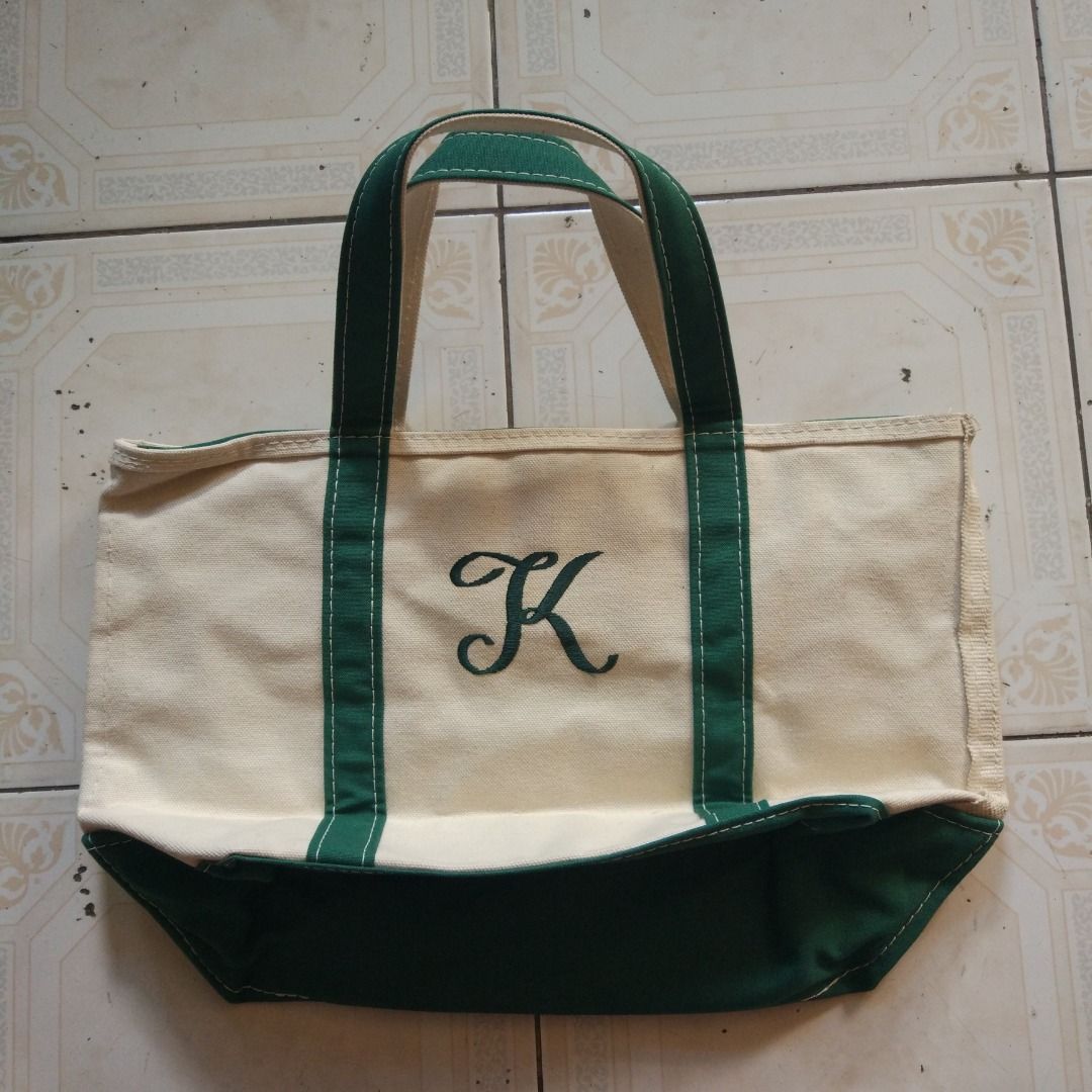 LL Bean Tote Bag (Category: Luxury Bags & Wallets) located in Pasay City. Submitted by denimdude.ph (Listing ID 1468349033, Image 2). Description: made in USA expandable tiny stains, last pic.