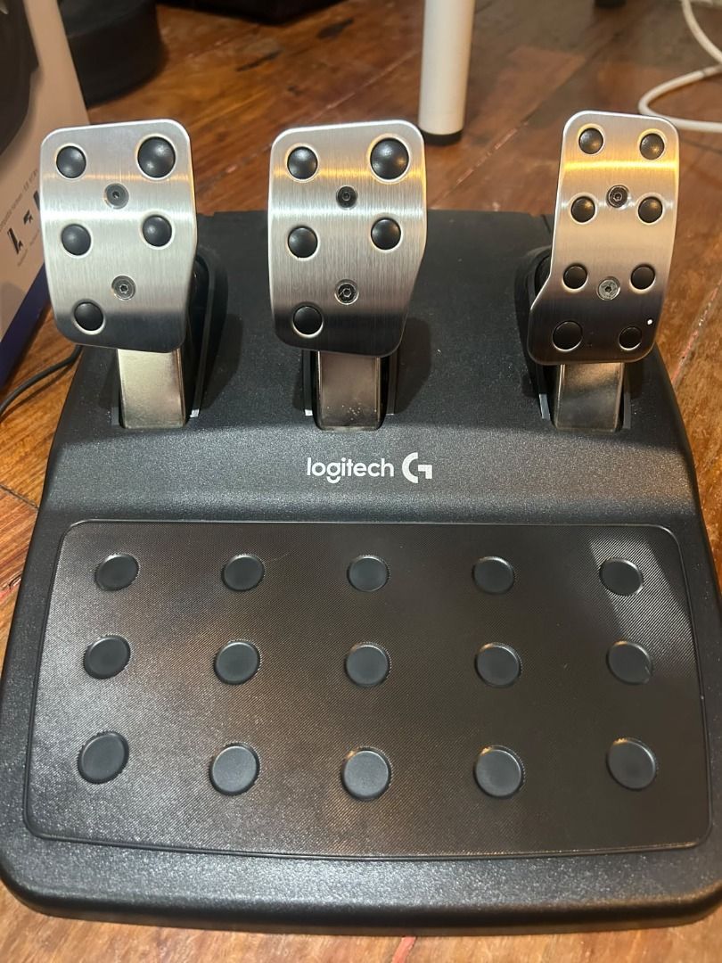 Logitech G29 Driving Force W/ Shifter (Category: Controllers) located in Makati City. Submitted by blim21 (Listing ID 1468412659, Image 3). Description: Lightly Used Small dent on the playstation logo of the wheel Easily Repairable..
