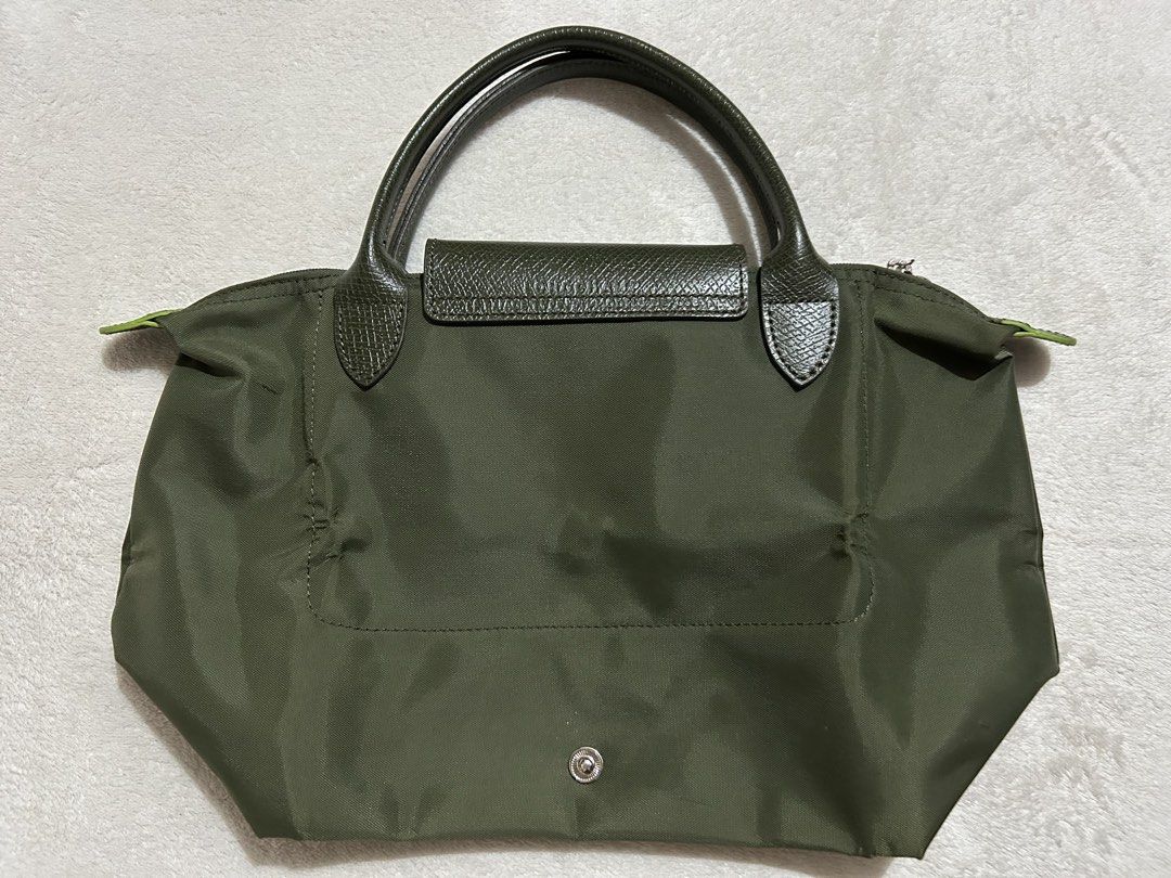 Longchamp (Category: Luxury Bags & Wallets) located in Baguio. Submitted by previouslymine.10 (Listing ID 1468393255, Image 3). Description: Longchamp small with short handle Excellent condition, no flaws.