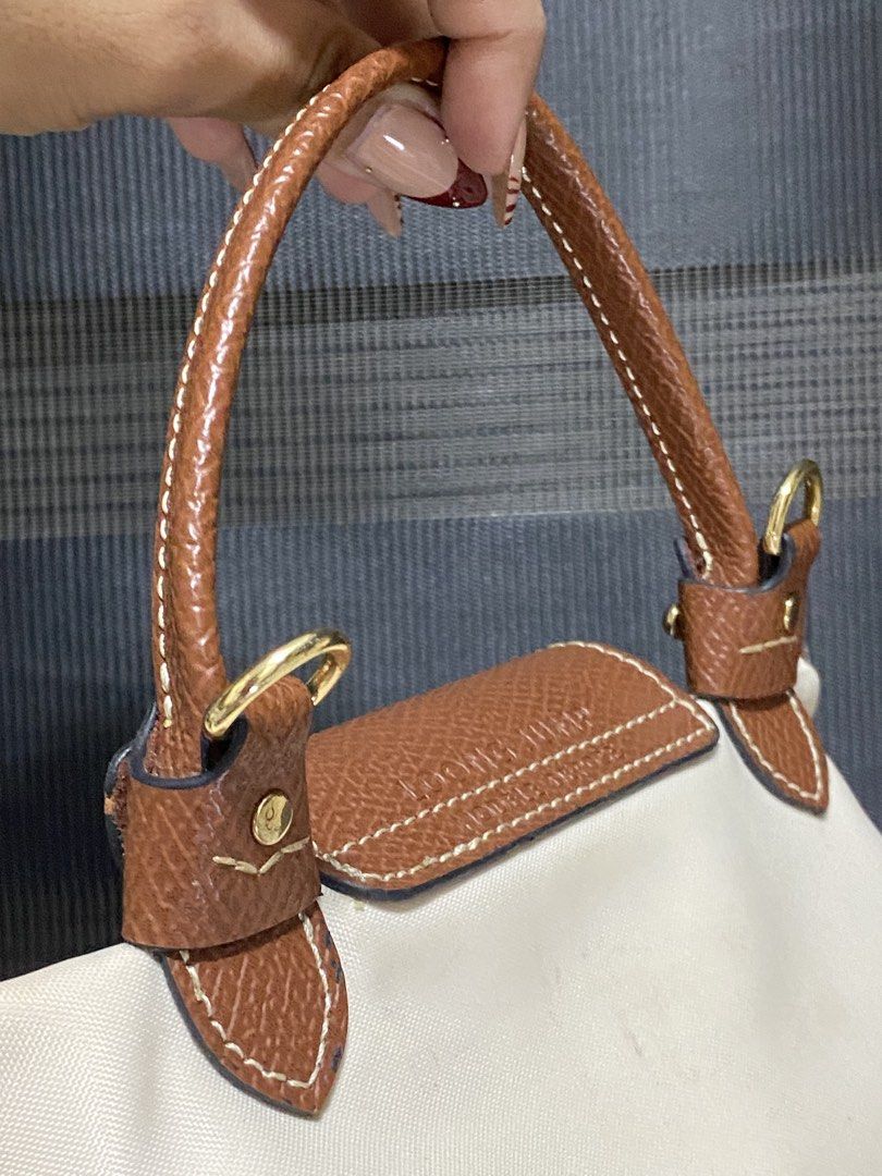 Longchamp-Style Mini (Category: Purses & Pouches) located in Manila. Submitted by jelz_ph (Listing ID 1468418771, Image 3). Description: see the image for deets - need cleaning only - No damage .