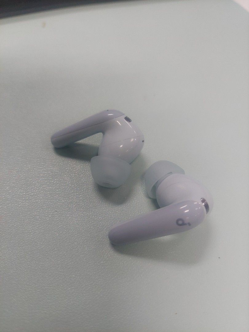 LOOKING FOR Soundcore r60i charging case (Category: Earphones) located in Makati City. Submitted by kamotejoe (Listing ID 1468475139, Image 1). Description: LOOKING FOR Soundcore r60i charging case Paranaque area.
