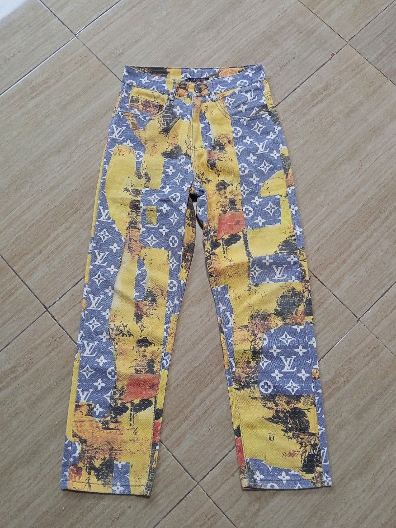 Louis Vuitton (Category: Jeans) located in Glan. Submitted by cpaharodde48008 (Listing ID 1468403639, Image 2). Description: Louis Vuitton Women's jeans / pants Excellent condition Size small to medium Width - 26-27 x Length - 39 Ganda nang color way madam😍❤️‍🔥.