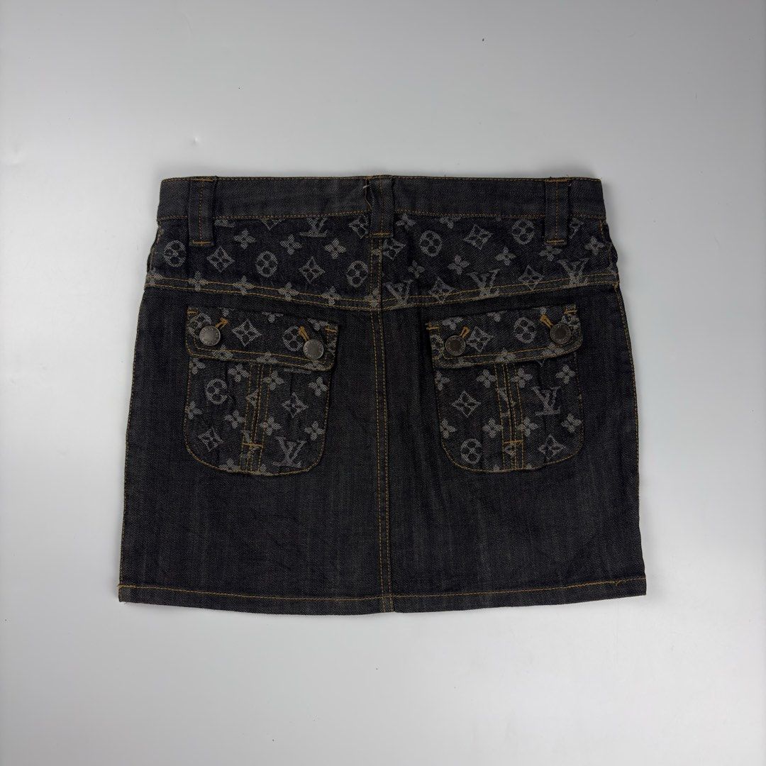 Louis Vuitton - Marc Jacobs - Mini Skirt (Category: Luxury Apparel) located in Bacolod City. Submitted by cast.archives (Listing ID 1468299920, Image 2). Description: Louis Vuitton - Marc Jacobs - Mini Skirt Waist: 28-29" Length: 14" Condition: Excellent Flaw: Cut care tag.