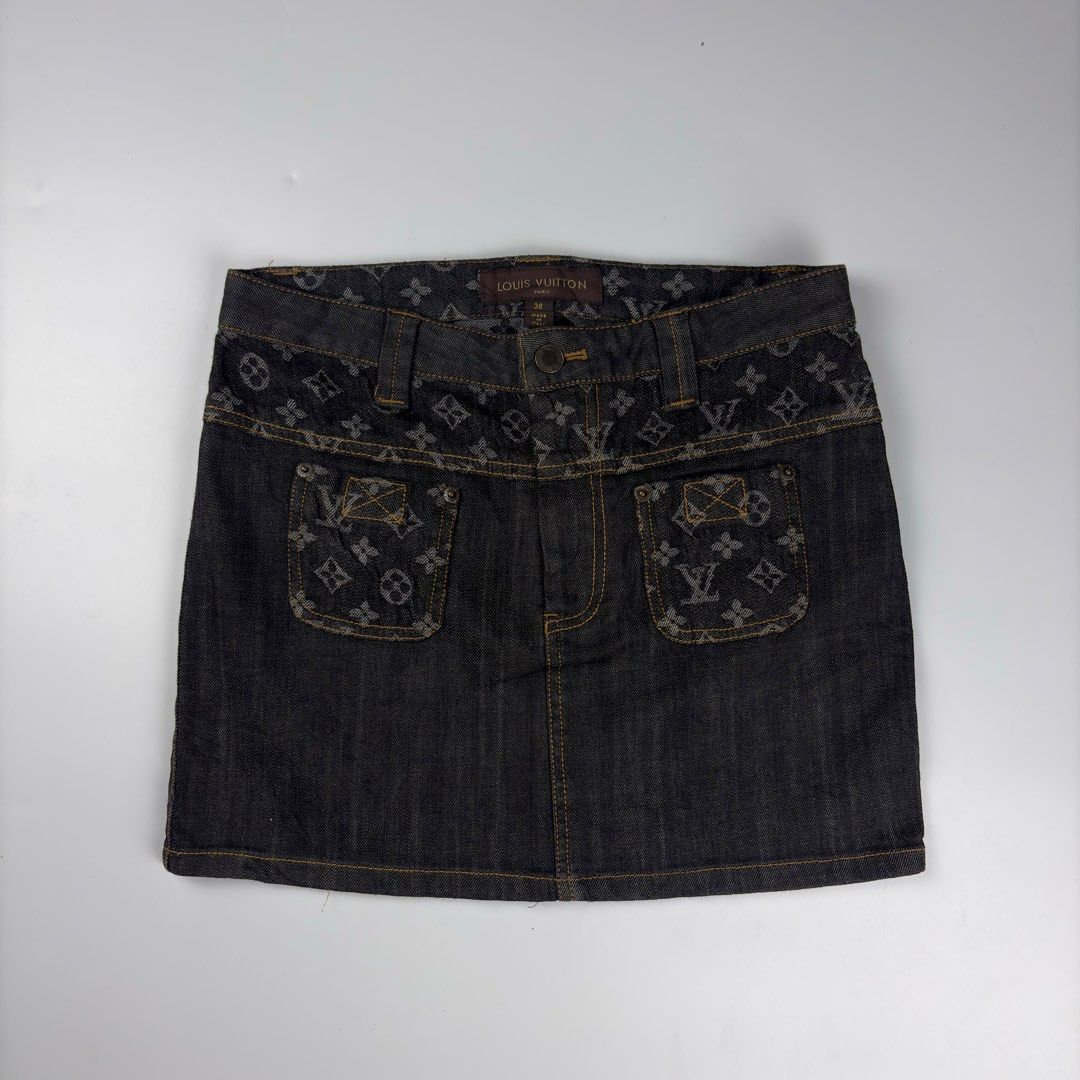 Louis Vuitton - Marc Jacobs - Mini Skirt (Category: Luxury Apparel) located in Bacolod City. Submitted by cast.archives (Listing ID 1468299920, Image 1). Description: Louis Vuitton - Marc Jacobs - Mini Skirt Waist: 28-29" Length: 14" Condition: Excellent Flaw: Cut care tag.