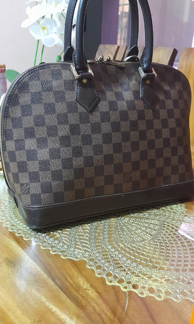 LOUIS VUITTON ALMA (Category: Luxury Bags & Wallets) located in Tayabas. Submitted by lizwyne24 (Listing ID 1468362284, Image 2). Description: Louis vuitton alma.