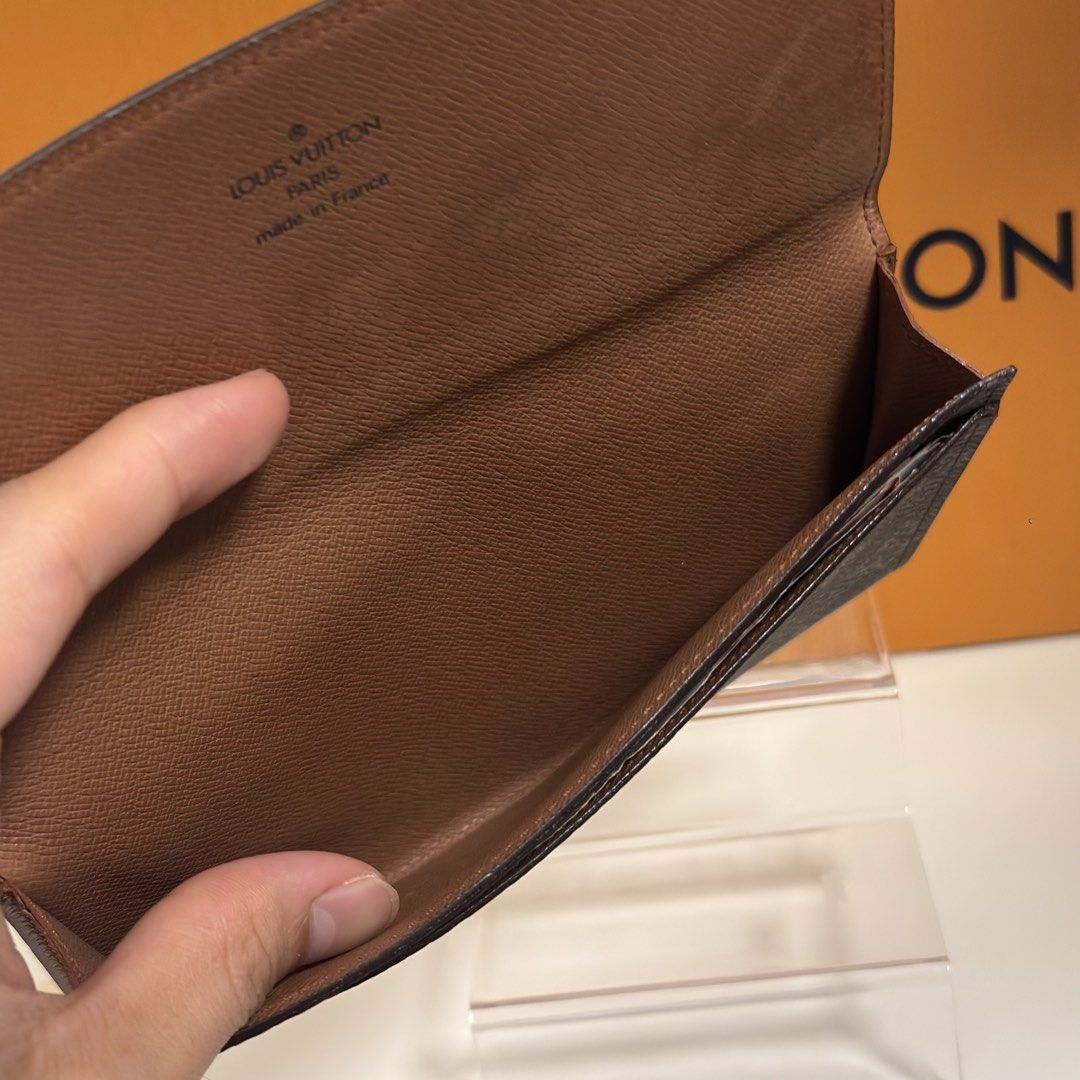 Louis Vuitton cash wallet (Category: Wallets & Card holders) located in Quezon City. Submitted by hintstreet (Listing ID 1468406540, Image 3). Description: New and vintage louis vuitton.