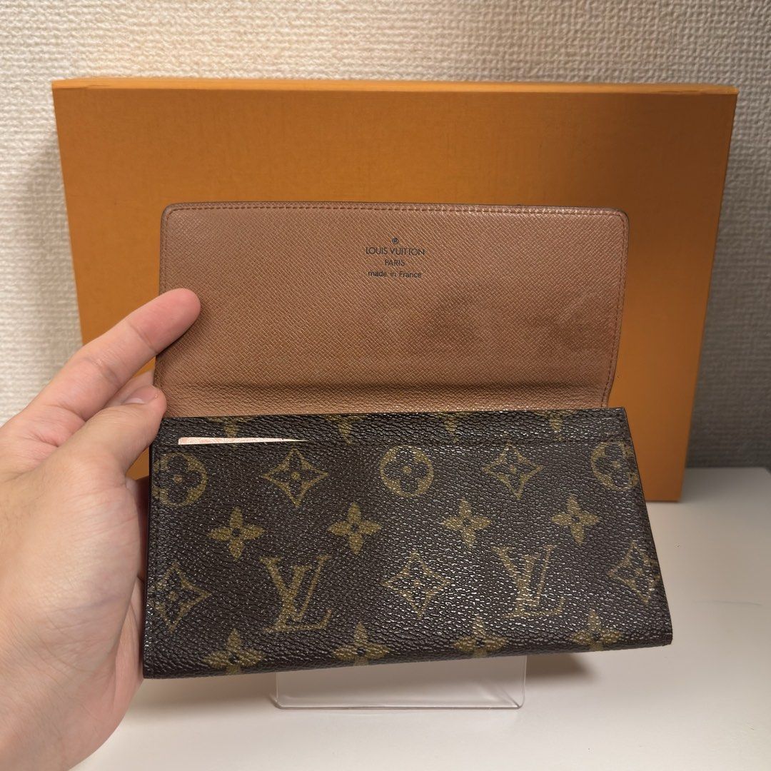 Louis Vuitton cash wallet (Category: Wallets & Card holders) located in Quezon City. Submitted by hintstreet (Listing ID 1468406540, Image 2). Description: New and vintage louis vuitton.