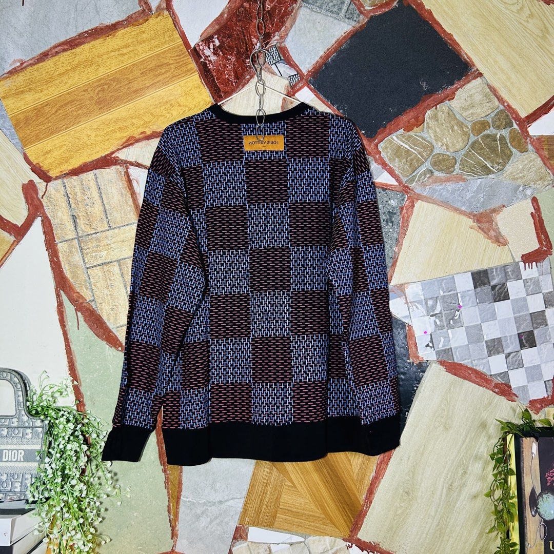 Louis vuitton crewneck (Category: Luxury Apparel) located in Baguio. Submitted by kckc_luxury (Listing ID 1468402988, Image 3). Description: 🌸 TINY PINK SPOTS ARE LENS DAMAGE, NOT CLOTH STAINS ————————— ❗️KINDLY READ BEFORE MAKING AN OFFER❗️ LISTING DETAILS size:Large width x length (inches):23x28 condition: EXCELLENT --- MOP: Gcash / BPI MOD: J&T / JRS LOCATION: Baguio City --- NOTE: • Manage your expectations • Photos did not go under any edit