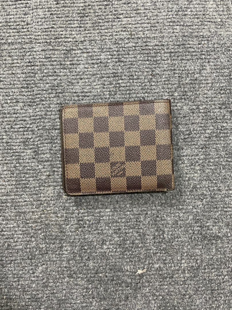 Louis Vuitton Damier Ebene Bifold Wallet (Category: Luxury Bags & Wallets) located in Iligan City. Submitted by lovelysism (Listing ID 1468323339, Image 1). Description: - Louis Vuitton bifold wallet in classic Damier Ebene brown checkerboard canvas - complete tags No issue Excellent condition. .