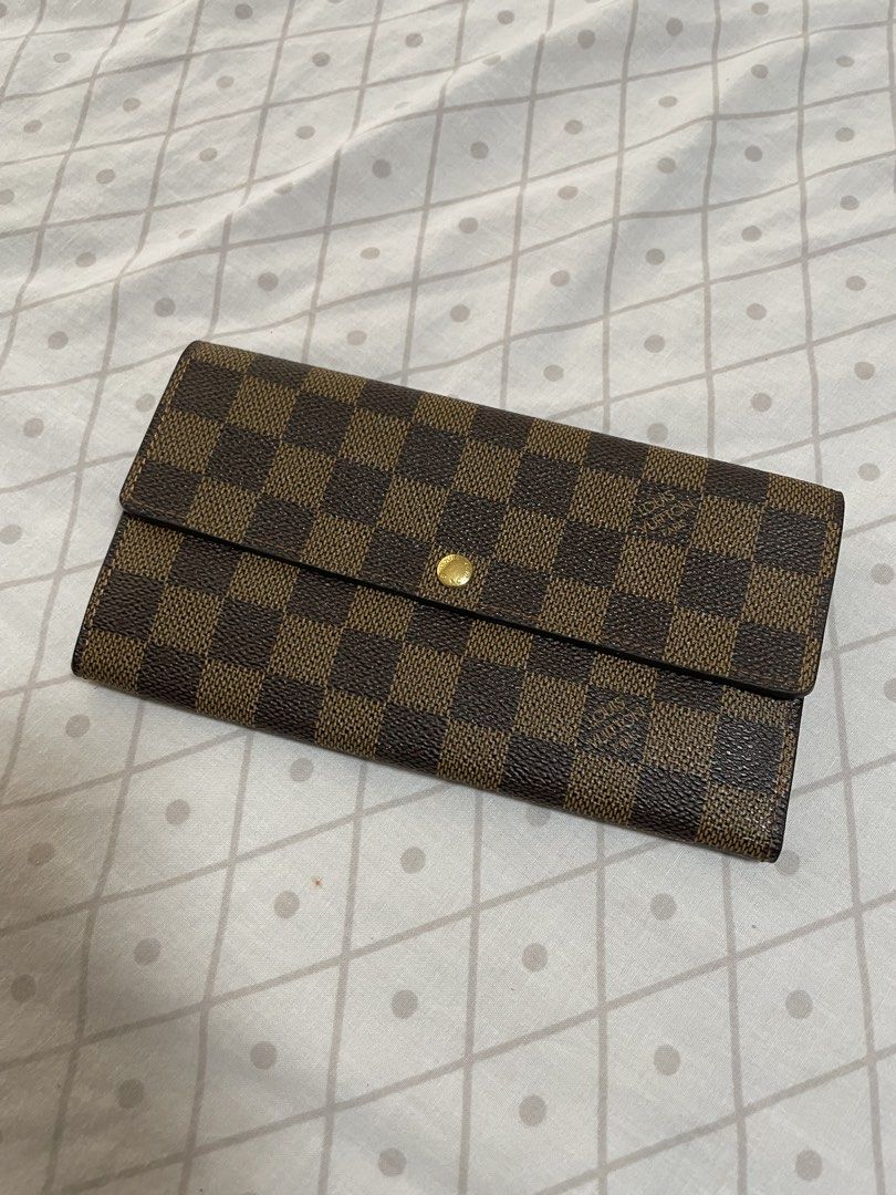 Louis Vuitton Damier Ebene Long Wallet (Category: Luxury Bags & Wallets) located in Quezon City. Submitted by tor_ash (Listing ID 1468322710, Image 1). Description: - Brand: Louis Vuitton - Style: Long Wallet / Clutch - Material/Design: Classic Damier Ebene canvas with brown checkered pattern - Hardware: Gold-tone snap button closure - Interior: Multiple card slots and spacious compartments - Details: Stamped Louis Vuitton Paris inside, clean sti