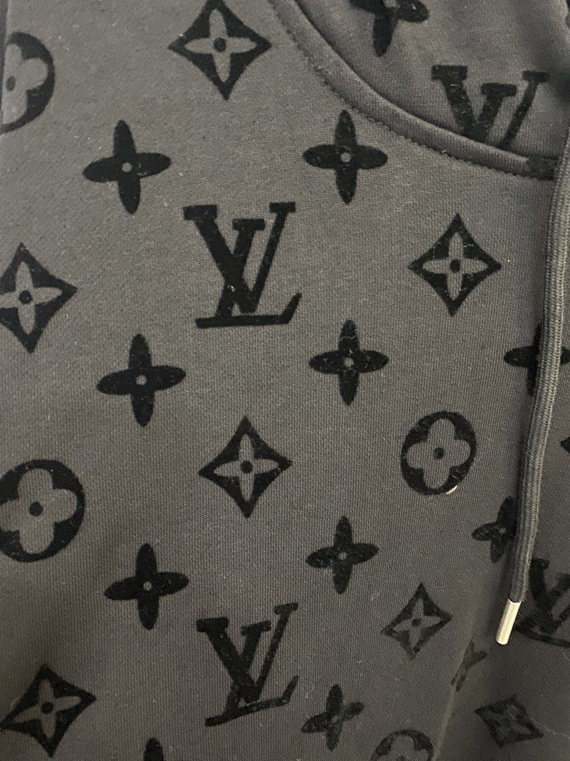 LOUIS VUITTON HOODIE JACKET (Category: Luxury Apparel) located in Baguio. Submitted by lairdegawd_06 (Listing ID 1468462589, Image 2). Description: Dimes-29x31 High quality Black actual color Excellent condition 10/10 color rate No flaw Complete tags Check photos for more details.