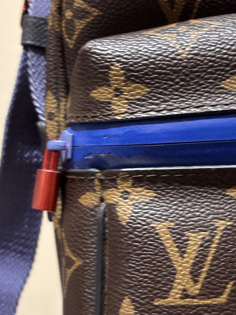 Louis Vuitton Monogram Outdoor Messenger Bag (Category: Luxury Bags & Wallets) located in San Jacinto. Submitted by renz_tugade (Listing ID 1468394799, Image 3). Description: Minor Issue: Strach on Blue Accent Strip (medyo gilid kaya unnoticeable) Loose stitch inside Inclusion: Bag only. Nawala na po mga papers since galing pang Macau. Rfs: Need funds for board exam :>>>.