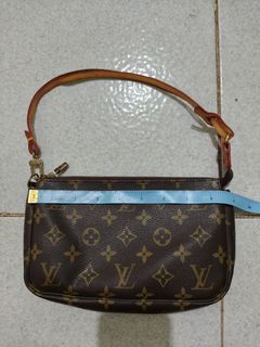 (Category: ) located in . Submitted by jaysthrift (Listing ID 1468296961, Image 1). Description: .