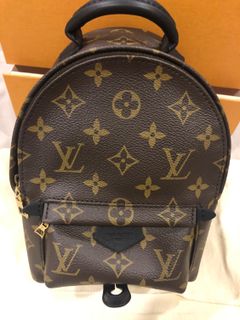 (Category: ) located in . Submitted by ivytan_lovebags (Listing ID 1468482051, Image 1). Description: .
