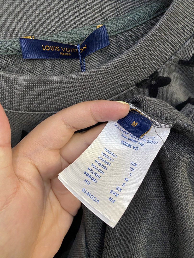 LOUIS VUITTON SWEATER (Category: Luxury Apparel) located in Baguio. Submitted by lairdegawd_06 (Listing ID 1468461244, Image 2). Description: Dimes-24x27 Excellent condition 10/10 color rate No flaw Complete tags Check photos for more details.
