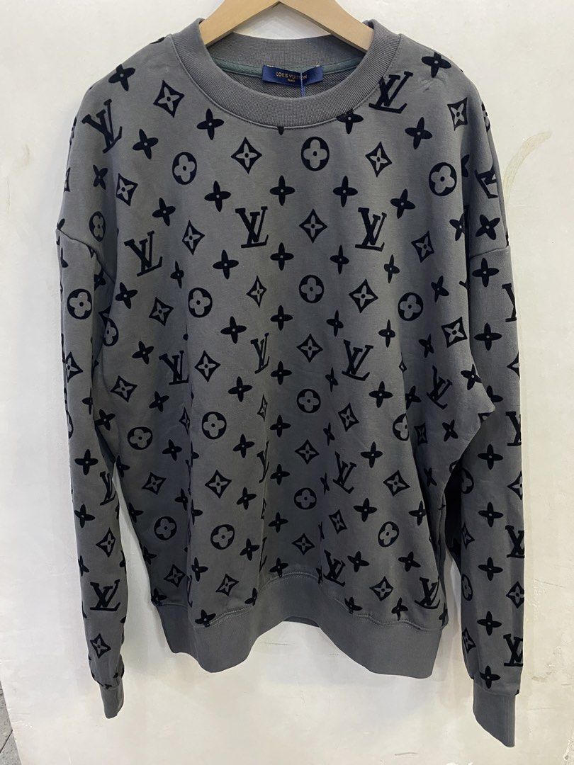 LOUIS VUITTON SWEATER (Category: Luxury Apparel) located in Baguio. Submitted by lairdegawd_06 (Listing ID 1468461244, Image 1). Description: Dimes-24x27 Excellent condition 10/10 color rate No flaw Complete tags Check photos for more details.