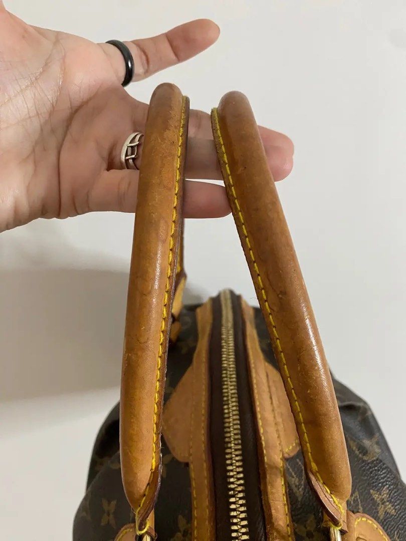 Louis vuitton tivoli (Category: Luxury Bags & Wallets) located in Cainta. Submitted by 3rd_street.onlineshop (Listing ID 1468432280, Image 3). Description: Signs of usage ( UPLOADED ) Sf not included Payment first.